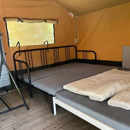 'glamping' Angelzelt Am Mit Steg Und Boot אוהל מפואר