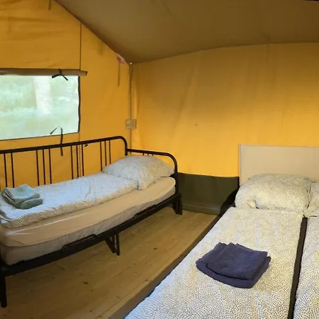 Lyxtält 'glamping' Angelzelt Am Mit Steg Und Boot